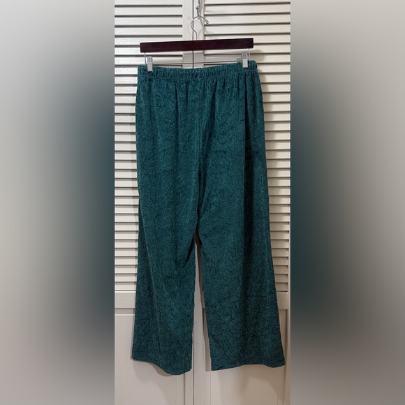 Savage X Fenty SIGNATURE SCRIPT VELOUR PINTUCK
PANT - Picture 6 of 10